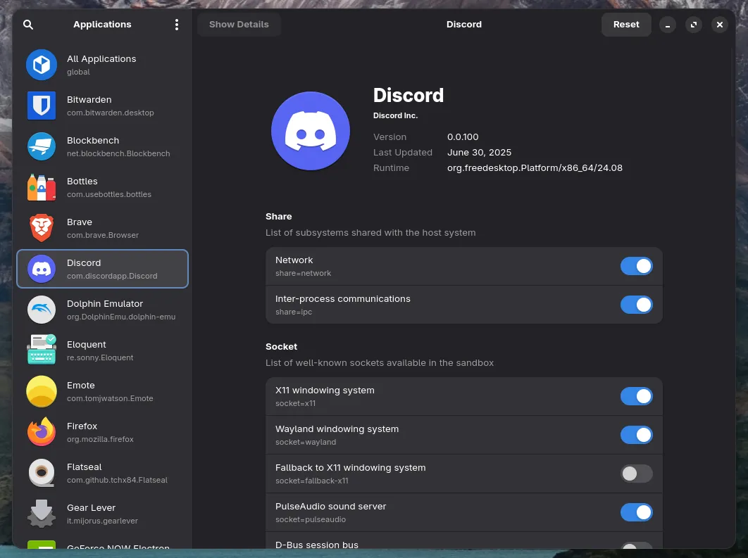 Flatseal shows a list of applications on the left and application details on the right.